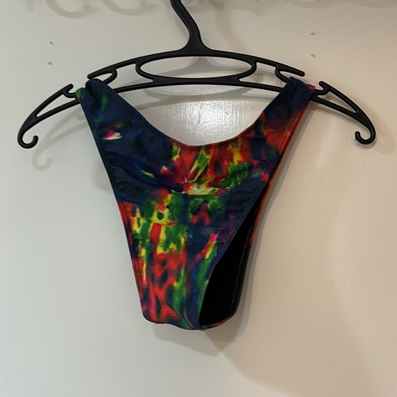 Tie-dyed, bikini and cover-up size medium - Picture 5 of 8